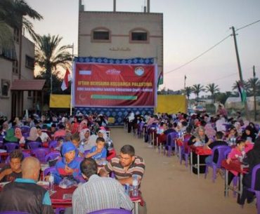 Kegembiraan Warga Palestina di Acara Buka Puasa Bersama Kegembiraan Warga Palestina di Acara Buka Puasa Bersama
