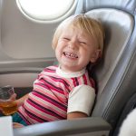 Mengajak Si Kecil Naik Pesawat, Ini Triknya