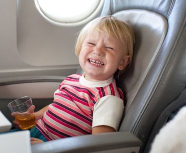Mengajak Si Kecil Naik Pesawat, Ini Triknya
