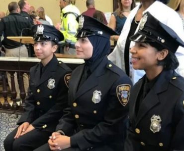 Polisi Paterson Menyambut Petugas Berjilbab Pertama Polisi Paterson Menyambut Petugas Berjilbab Pertama