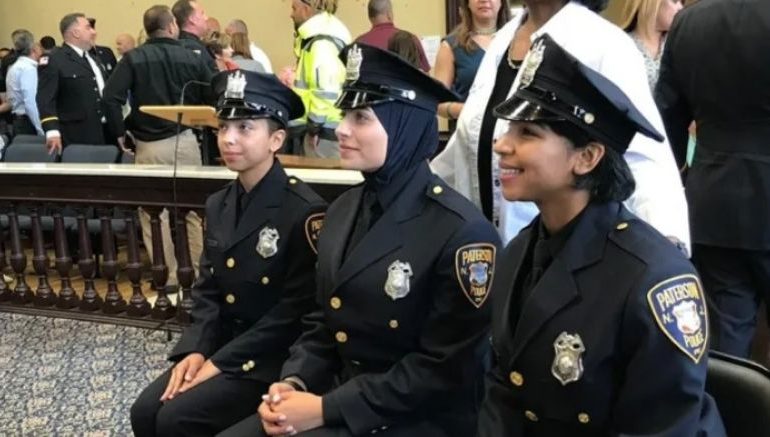 Polisi Paterson Menyambut Petugas Berjilbab Pertama