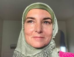 Sinead O’Connor Membuka Kehidupannya Sebagai Seorang Muslim di Irlandia Sinead O'Connor Membuka Kehidupannya Sebagai Seorang Muslim di Irlandia
