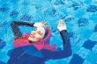 Wanita Muslim Menentang Larangan Burkini di French Pool