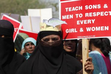 Muslim Inggris Berbicara Melawan Kebijakan Pencegahan Pelecehan