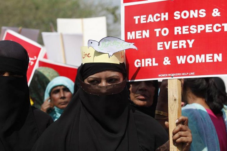 Muslim Inggris Berbicara Melawan Kebijakan Pencegahan Pelecehan