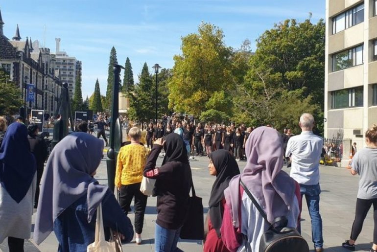 Komunitas NZ Sikh Menyumbangkan $ 39.000 untuk Korban Christchurch Komunitas NZ Sikh Menyumbangkan $ 39.000 untuk Korban Christchurch