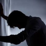 Apakah Saya Menderita Skizofrenia atau Bisikan Setan?