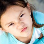 Anak perempuan saya yang berusia 9 tahun sangat keras kepala, apa yang harus dilakukan?