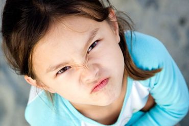 Anak perempuan saya yang berusia 9 tahun sangat keras kepala, apa yang harus dilakukan?