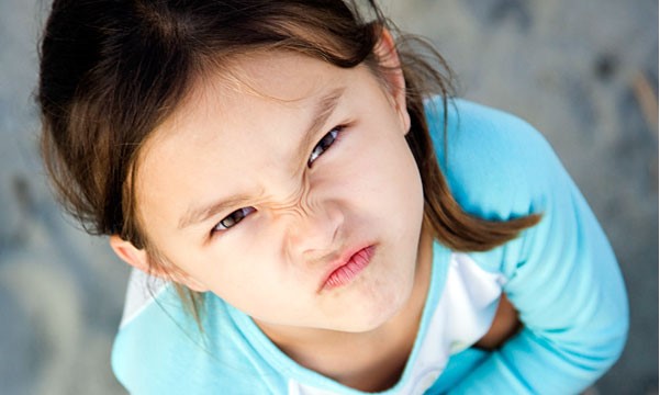 Anak perempuan saya yang berusia 9 tahun sangat keras kepala, apa yang harus dilakukan?