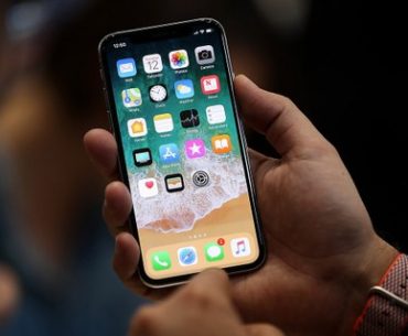 Sinar Biru Gadget Membuat Kita Tampak Semakin Tua?