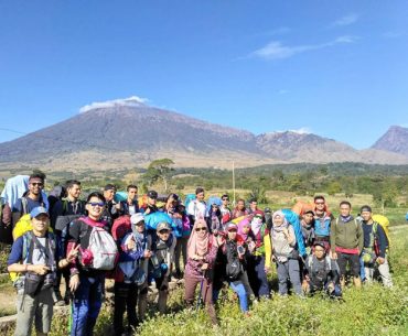 Wisata Halal, Pendaki Gunung Rinjani Wanita dan Pria Dipisah Wisata Halal, Pendaki Gunung Rinjani Wanita dan Pria Dipisah