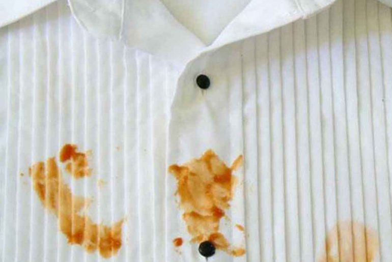Jangan Panik, Ini Cara Membersihkan Noda Makanan di Baju