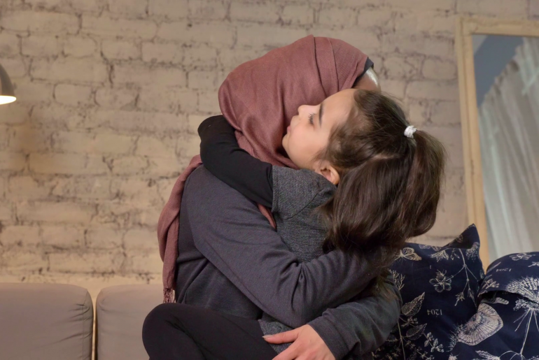 Bagi Orang Tua Sibuk, Ini Cara Menjalin Hubungan Erat dengan Anak