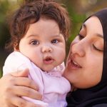 Jangan Panik Saat Bayi Menangis. Lakukan Ini