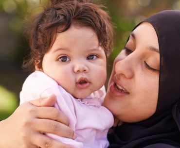 Jangan Panik Saat Bayi Menangis. Lakukan Ini