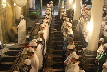 Ini Sebab Kita Diperintah Memperhatikan Shaf saat Shalat