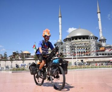 Bersepeda London-Istanbul, Pria 56 Tahun Ini Membawa Misi Khusus Bersepeda London-Istanbul, Pria 56 Tahun Ini Membawa Misi Khusus