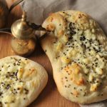 Akkawi Manakeesh, Nikmatnya Roti Keju dengan Taburan Jintan Hitam