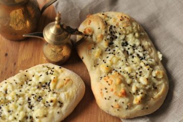 Akkawi Manakeesh, Nikmatnya Roti Keju dengan Taburan Jintan Hitam