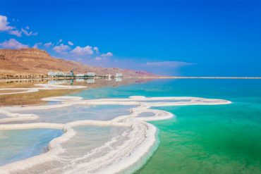 Hati-Hati, Perhatikan Ini Saat Berenang di Laut Mati