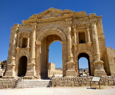 Serasa Traveling ke Masa Lalu. Yuk, Intip Jejak Kerajaan Romawi di Yordania
