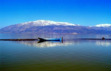 Kamu Penyuka Ketenangan? Datanglah ke Danau Işıklı. Ini Alasannya