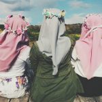 Mengapa Kita Harus Berkawan dengan Orang Sholeh?