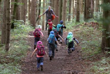 Berkegiatan di Alam, Pastikan Barang Ini Ada di Tas Anak