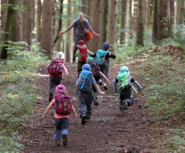 Berkegiatan di Alam, Pastikan Barang Ini Ada di Tas Anak