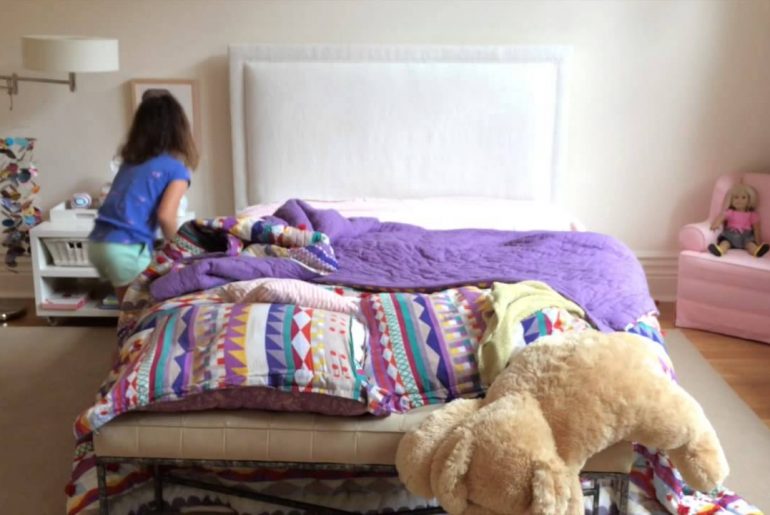 Lakukan Ini Agar Anak Terlatih Membersihkan Kamar Sendiri