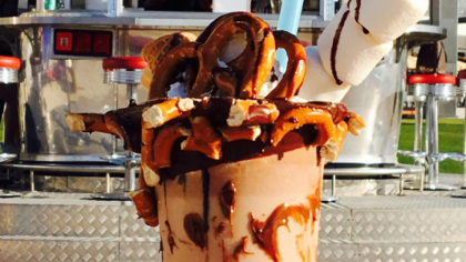 Kepanasan di Dubai, Obati dengan Milkshake Monster yang Unik Ini