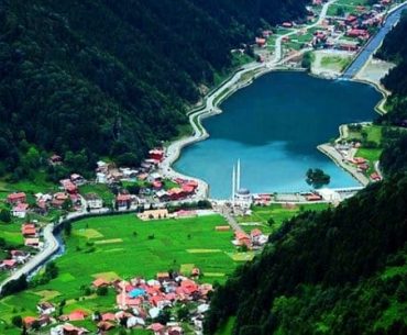 Menikmati Pemandangan ala Swiss di Uzungöl, Turki