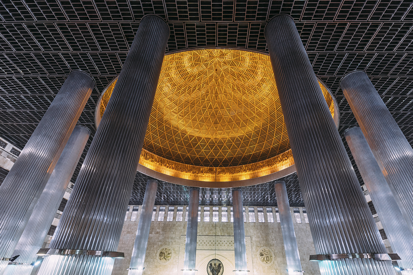 Masjid terbesar di asia tenggara