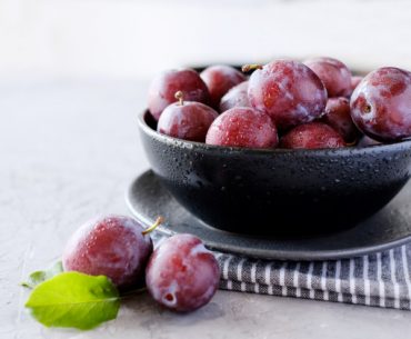 10 Manfaat Buah Plum untuk Kesehatan