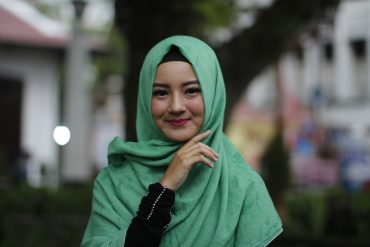 Tips Memilih Jilbab yang Benar