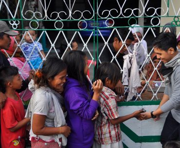 8 Orang yang Wajib Menerima Zakat