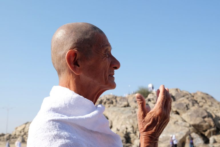 3 Hal Penting di Balik Pakaian Ihram Menurut Ibnu Abbas 3 hal penting tentang pakaian ihram (source shutterstock)