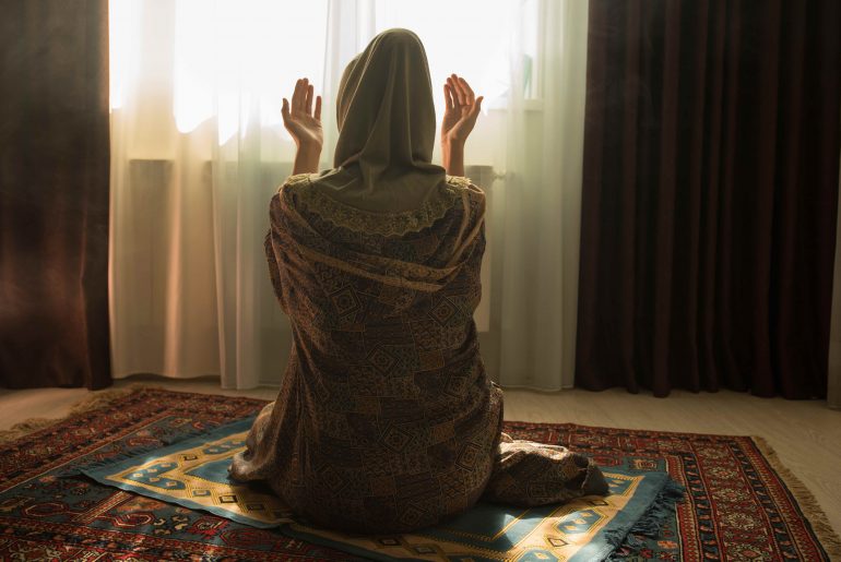 Selain Jauh dari Siksa Neraka, Ini Hikmah Zakat Lainnya Selain Jauh dari Siksa Neraka, Ini Hikmah Zakat Lainnya (source shutterstock)
