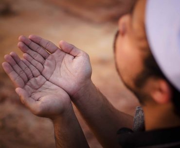 Wajib Tahu! Ternyata Ini Lho Hukumnya Berzakat