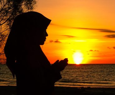 Terungkap! Ini Alasan Islam Menyuruh Wanita Berkerudung Kisah Hebatnya Istri Seorang Firaun yang Penuh Haru