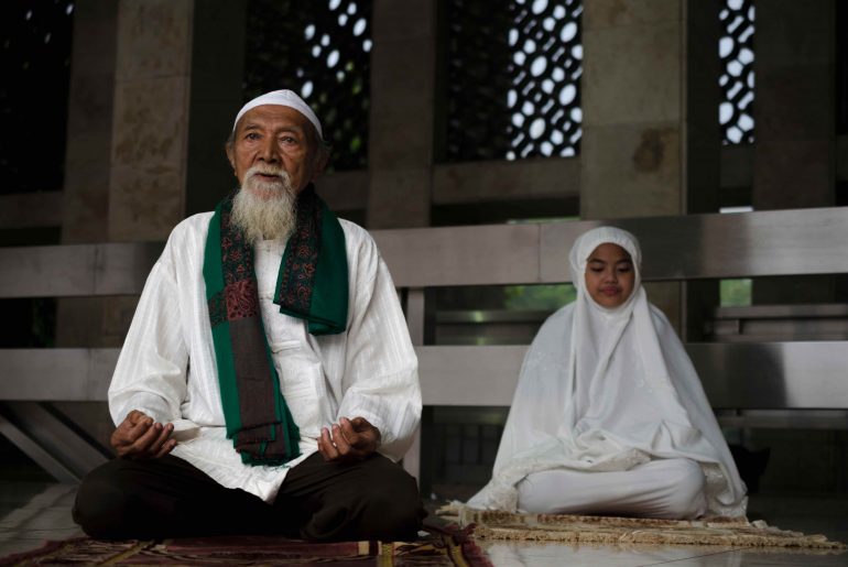 bacaan sholat gerhana (source shutterstock)