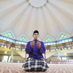 jumlah rakaat sholat jenazah (source shutterstock)