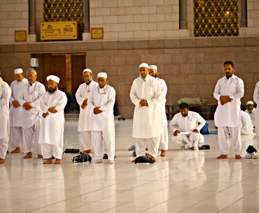 jumlah rakaat sholat tarawih (source shutterstock)