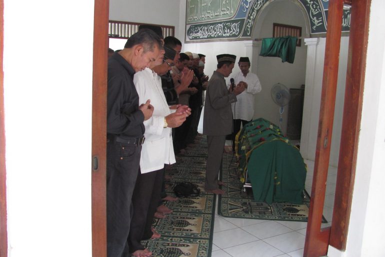 pengertian sholat jenazah (source flickr)