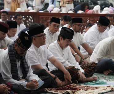 sholat jenazah (source flickr)