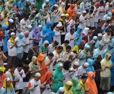 sholat tarawih (source shutterstock)