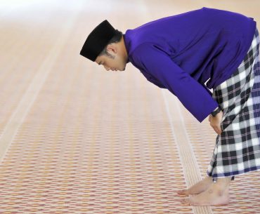tata cara sholat gerhana (source shutterstock)