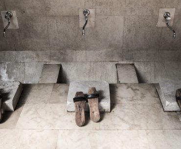 tayamum menggunakan tanah atau debu