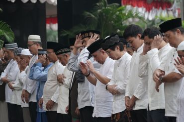 waktu sholat jenazah (source flickr)